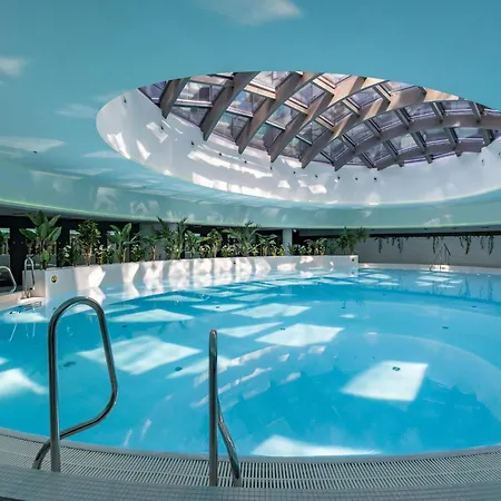 In With Pool And Sauna *